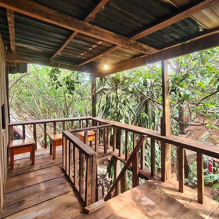 Ratanakiri Homestay & Jungle Trek 반룽 외부 사진