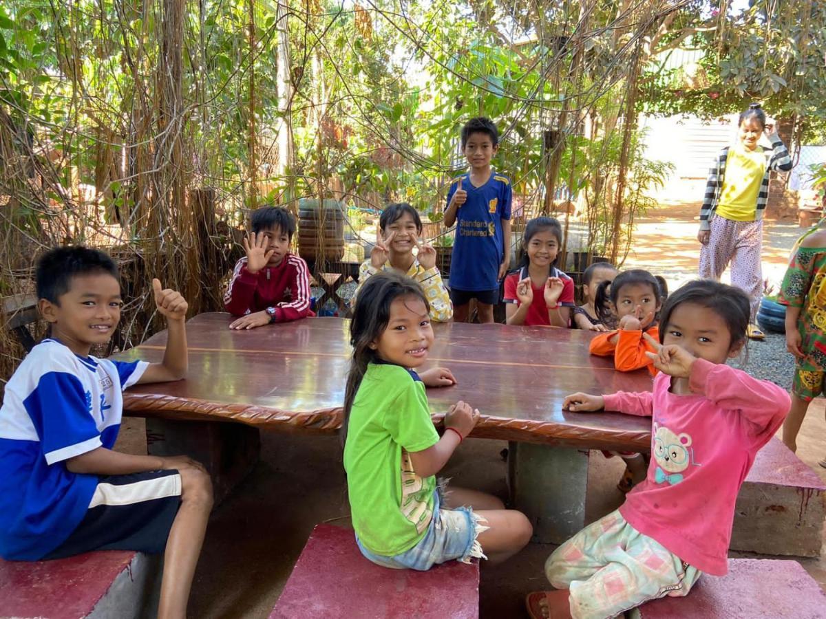 Ratanakiri Homestay & Jungle Trek 반룽 외부 사진