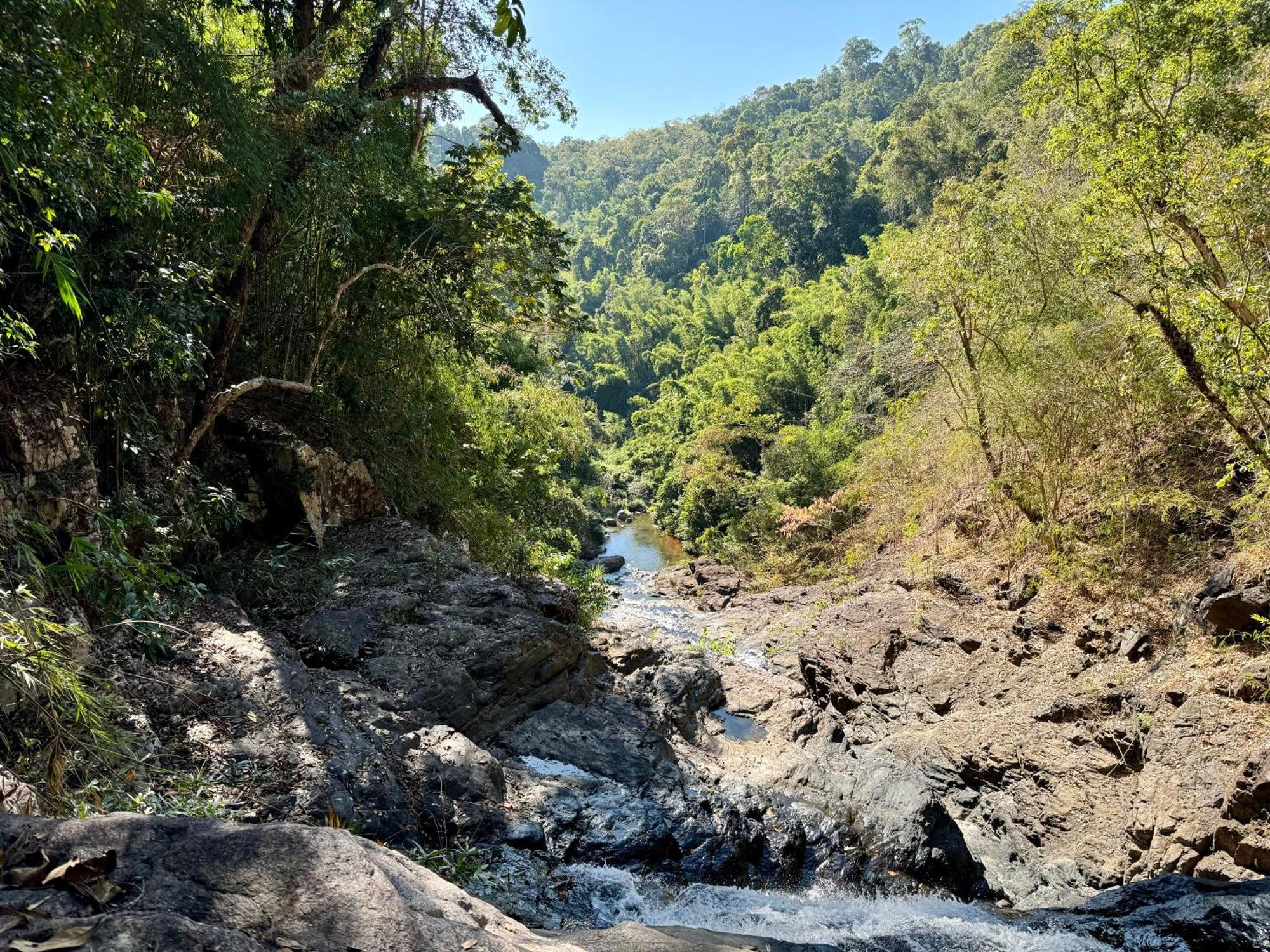 Ratanakiri Homestay & Jungle Trek 반룽 외부 사진