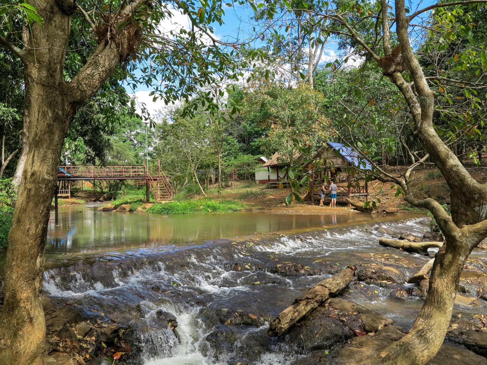 Ratanakiri Homestay & Jungle Trek 반룽 외부 사진