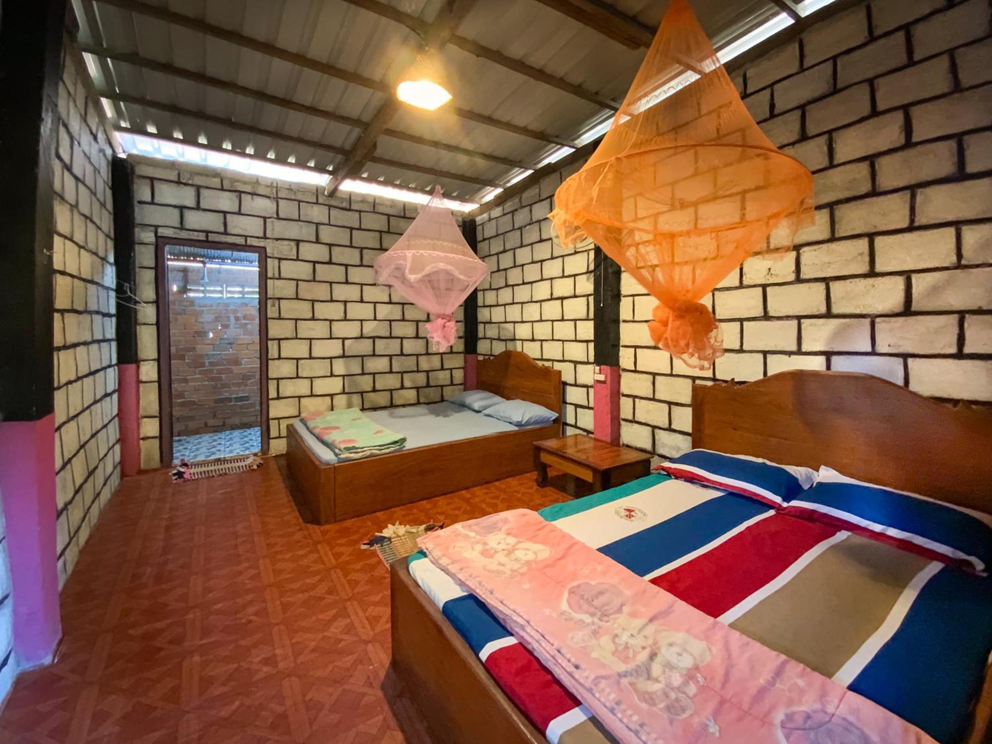 Ratanakiri Homestay & Jungle Trek 반룽 외부 사진
