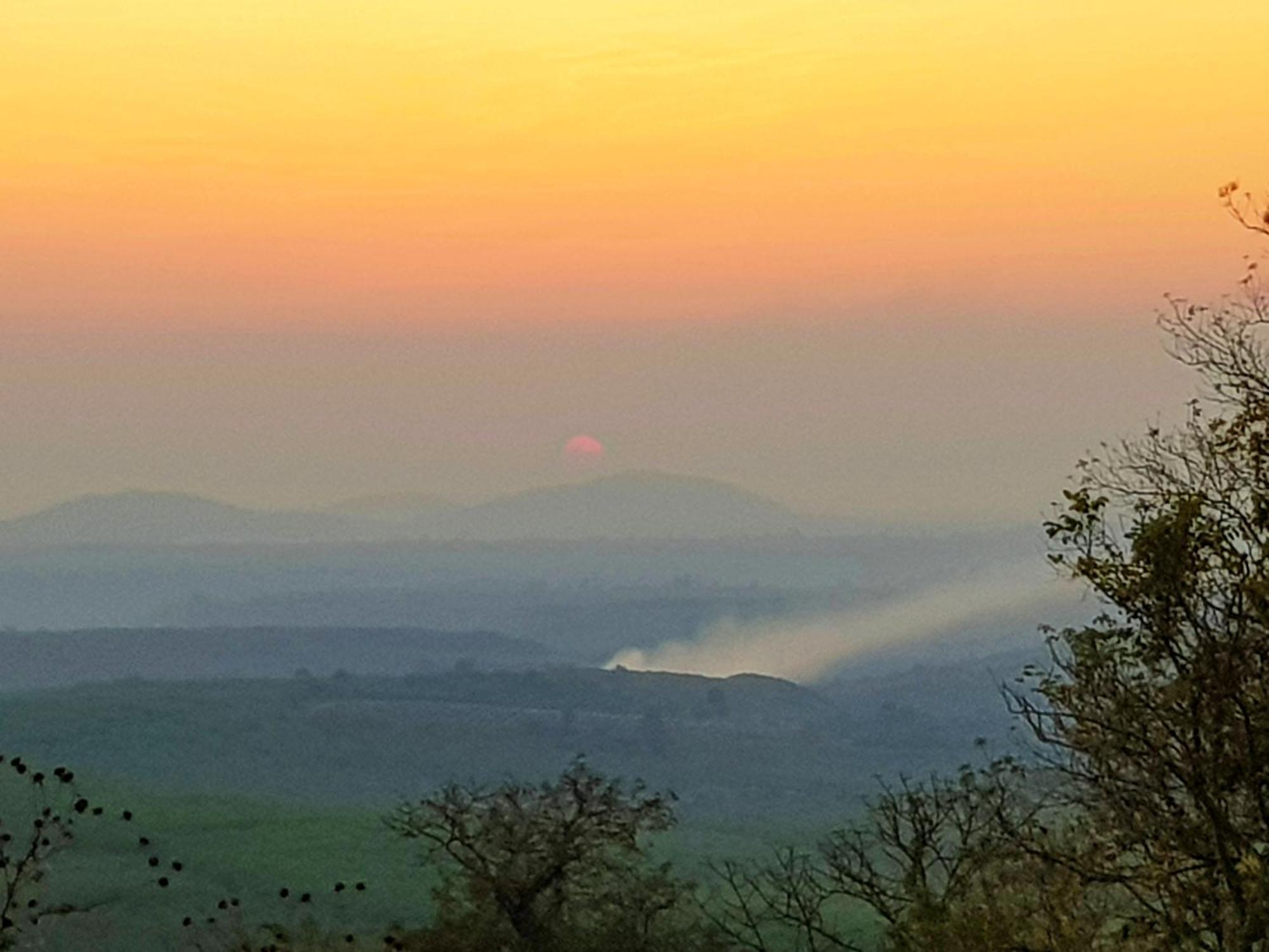 Ratanakiri Homestay & Jungle Trek 반룽 외부 사진