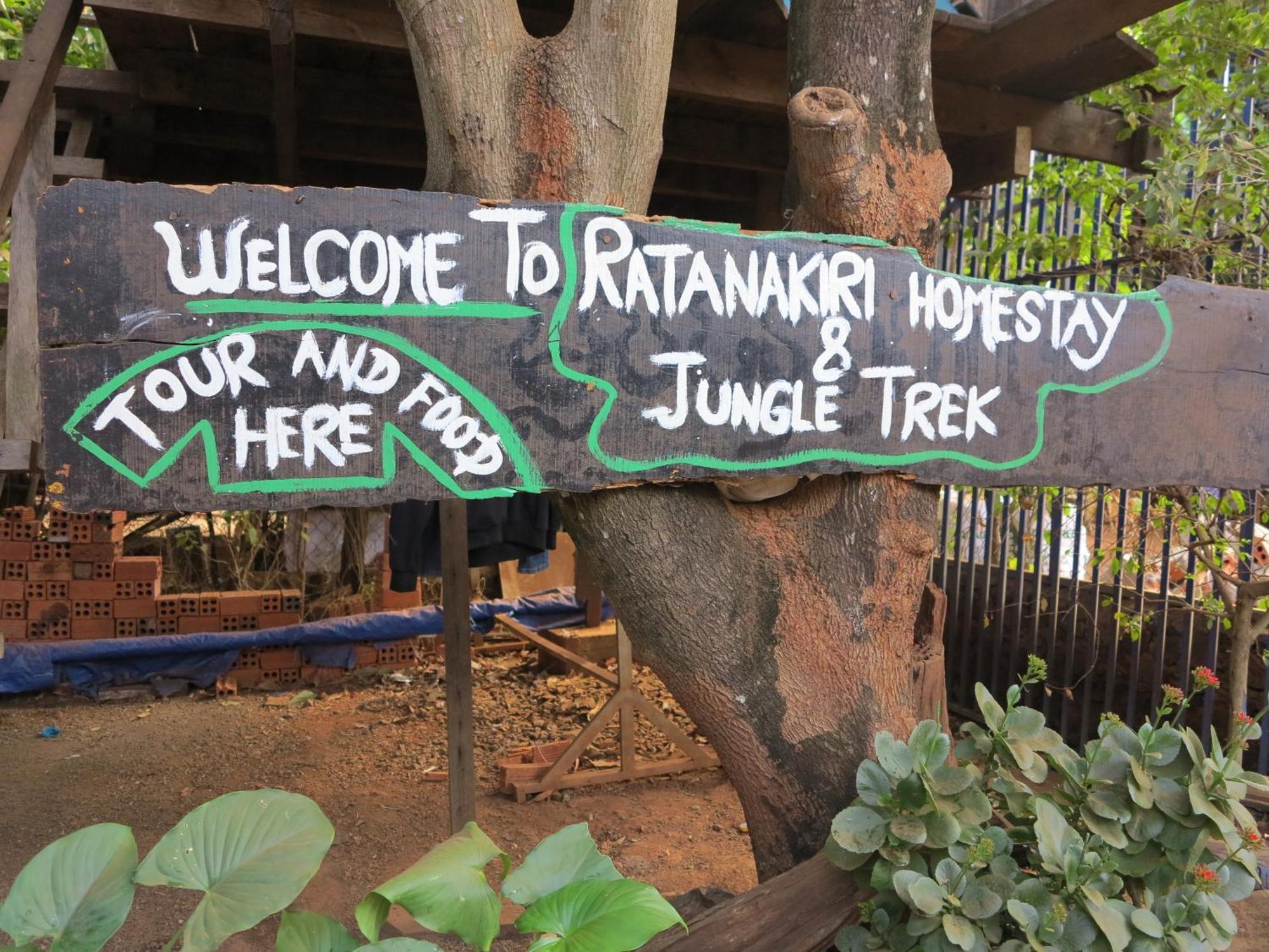 Ratanakiri Homestay & Jungle Trek 반룽 외부 사진