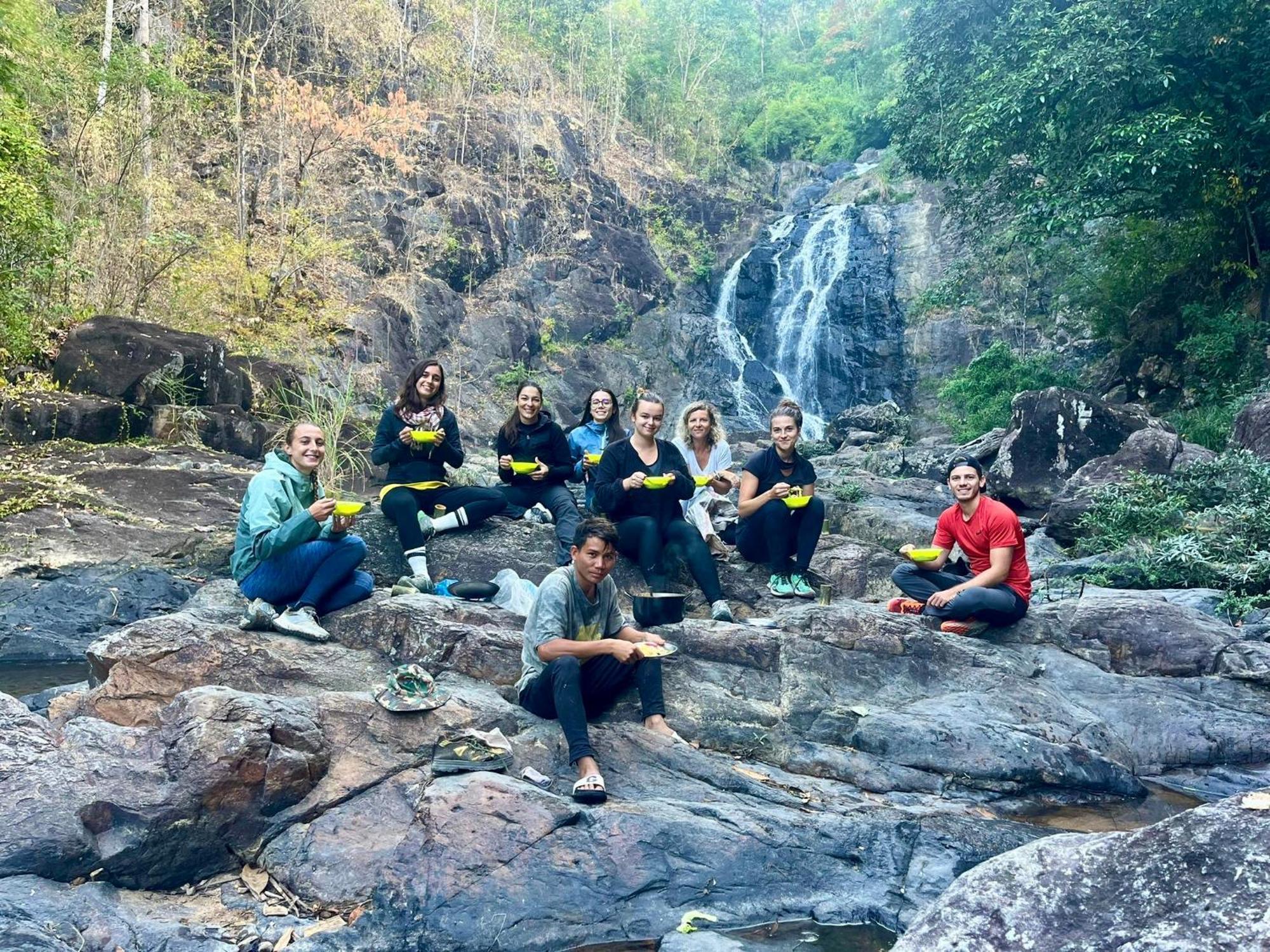 Ratanakiri Homestay & Jungle Trek 반룽 외부 사진