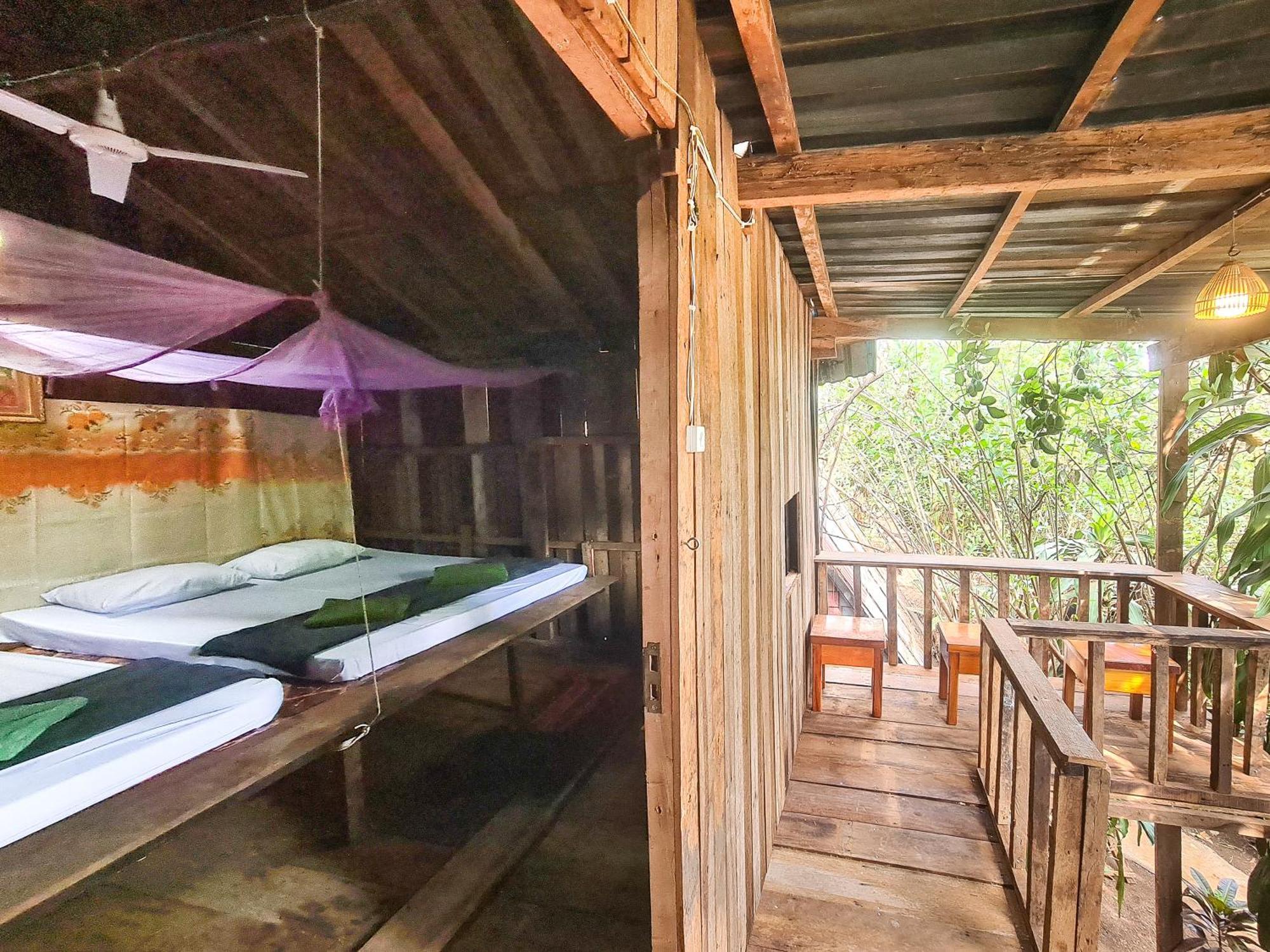 Ratanakiri Homestay & Jungle Trek 반룽 외부 사진