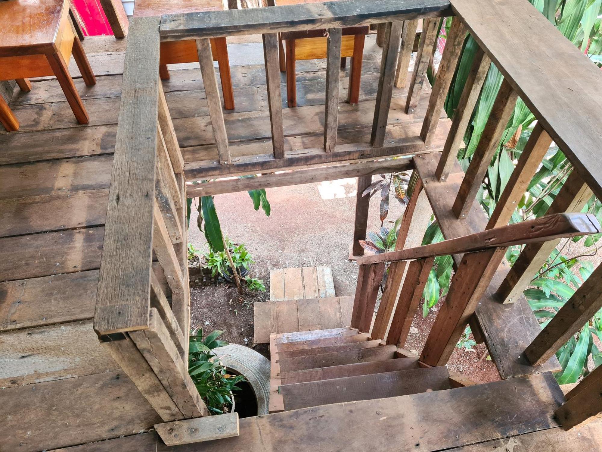 Ratanakiri Homestay & Jungle Trek 반룽 외부 사진
