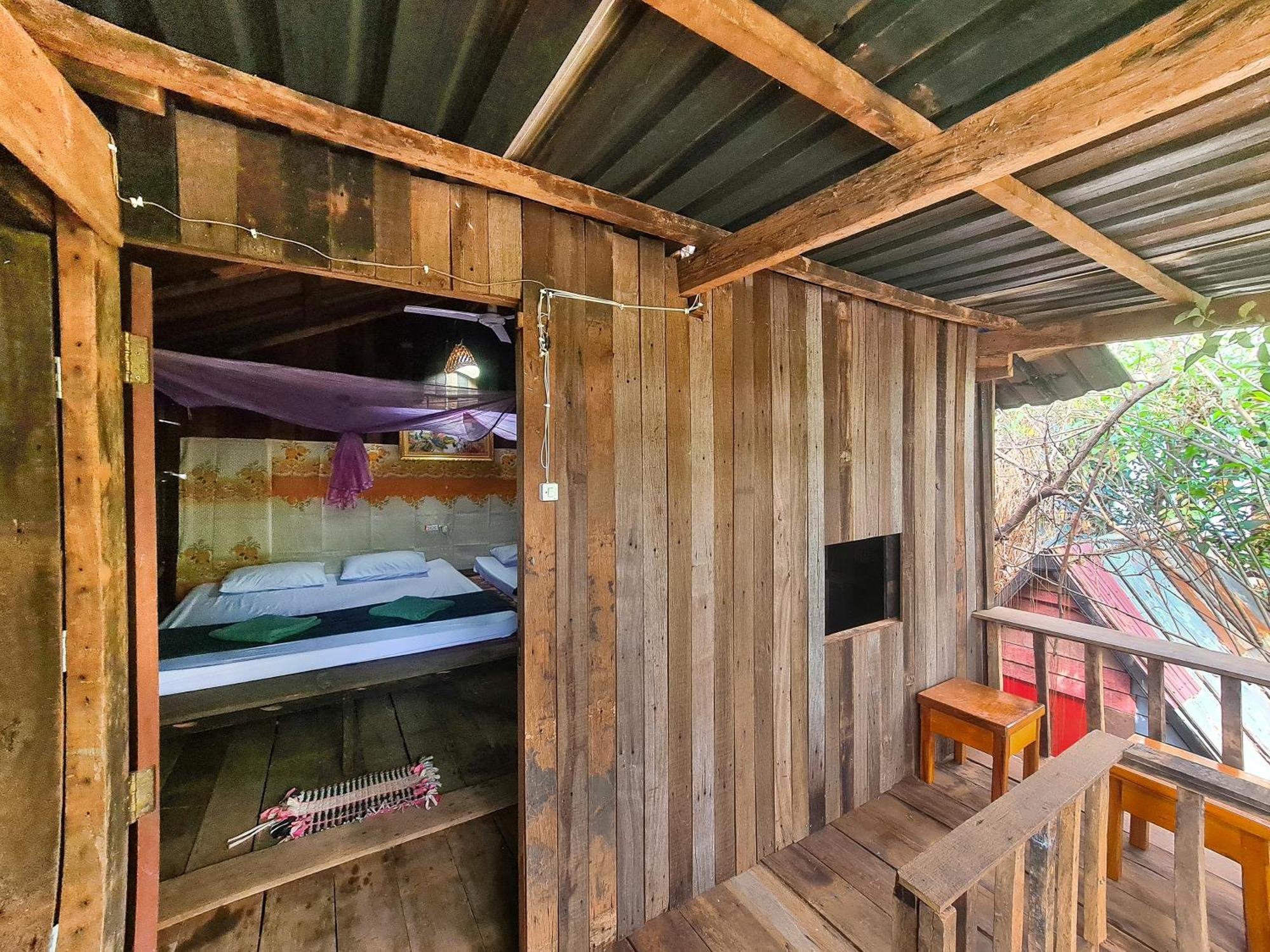 Ratanakiri Homestay & Jungle Trek 반룽 외부 사진