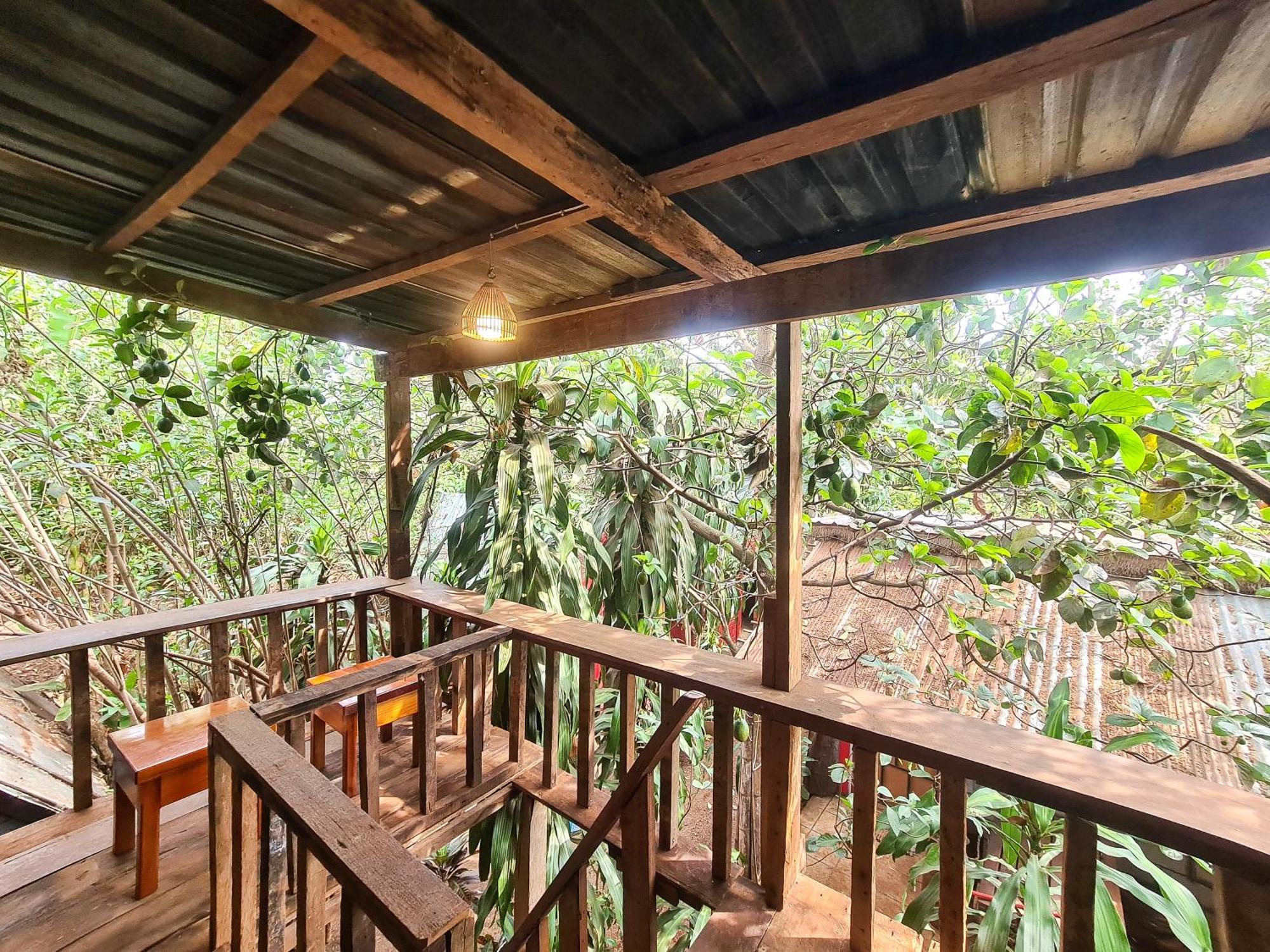 Ratanakiri Homestay & Jungle Trek 반룽 외부 사진