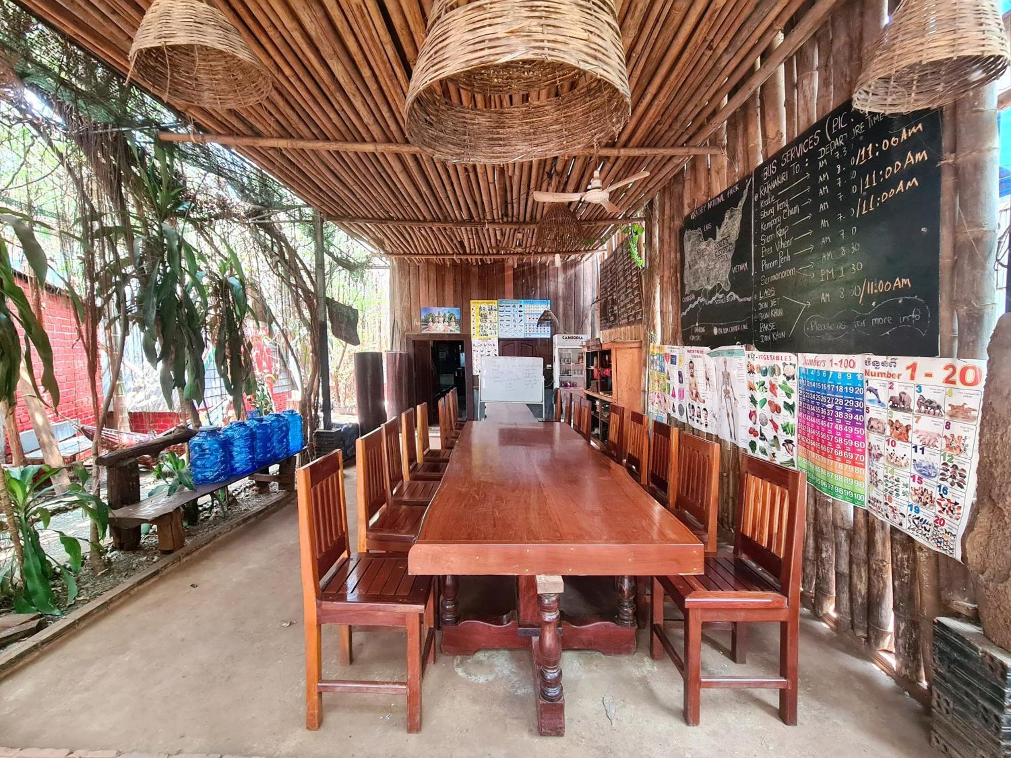 Ratanakiri Homestay & Jungle Trek 반룽 외부 사진