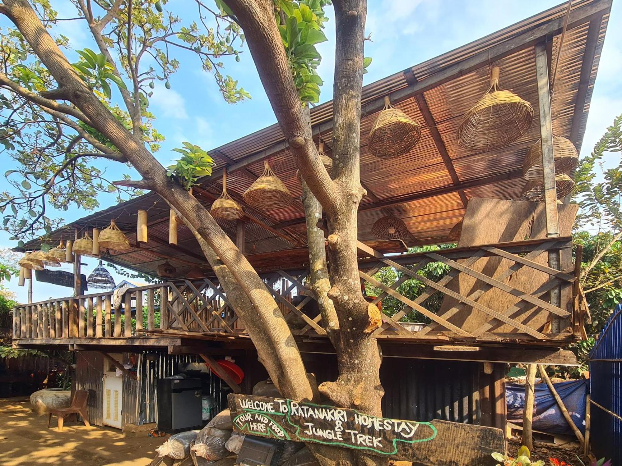 Ratanakiri Homestay & Jungle Trek 반룽 외부 사진
