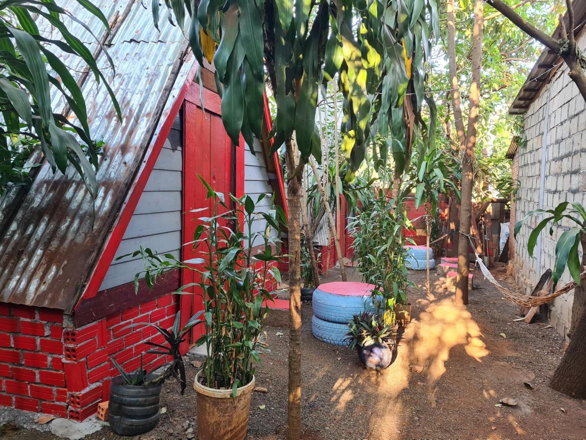 Ratanakiri Homestay & Jungle Trek 반룽 외부 사진