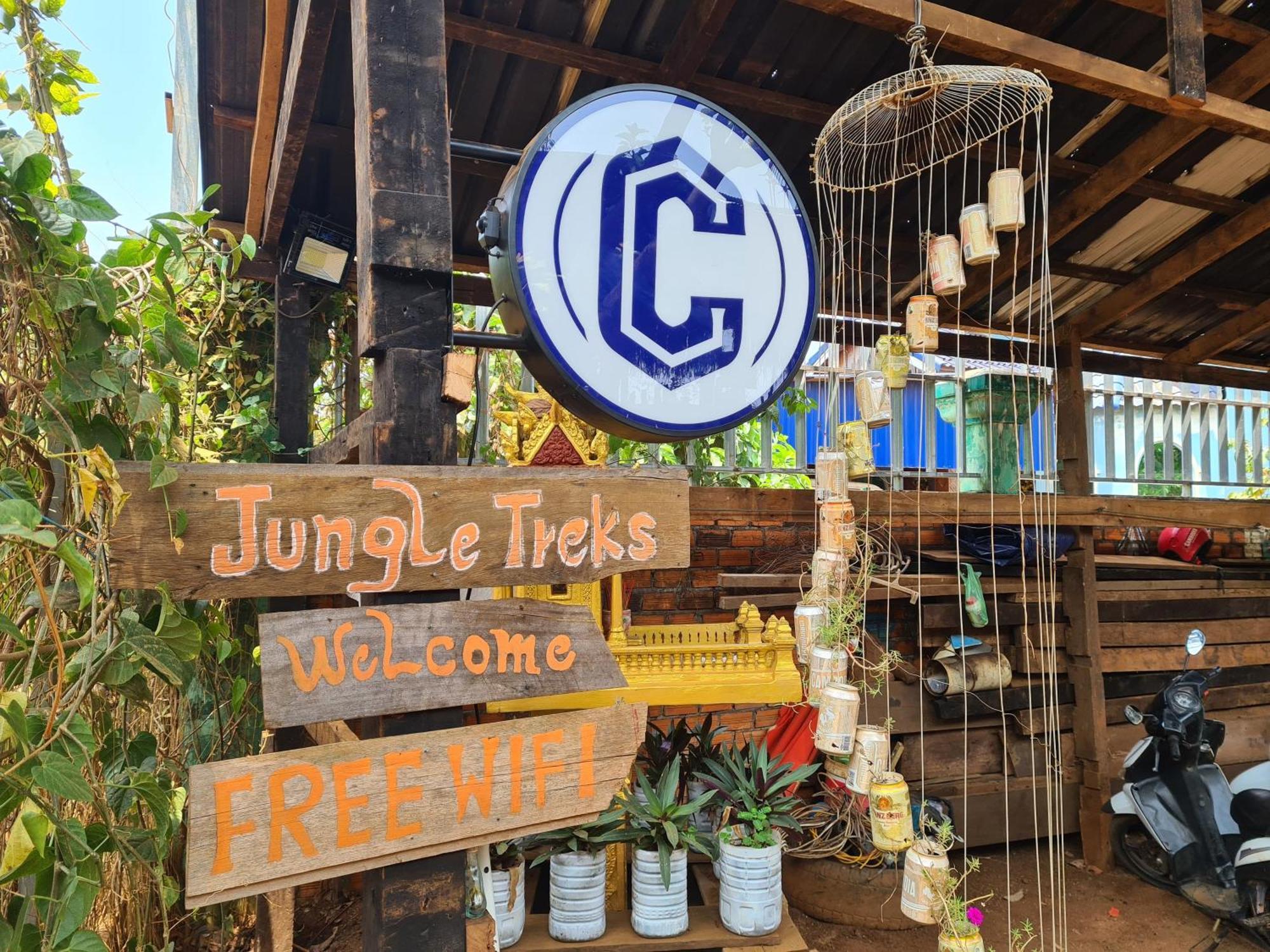 Ratanakiri Homestay & Jungle Trek 반룽 외부 사진